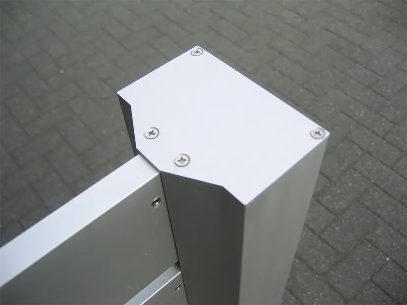 039_Console S106 Detail.webp