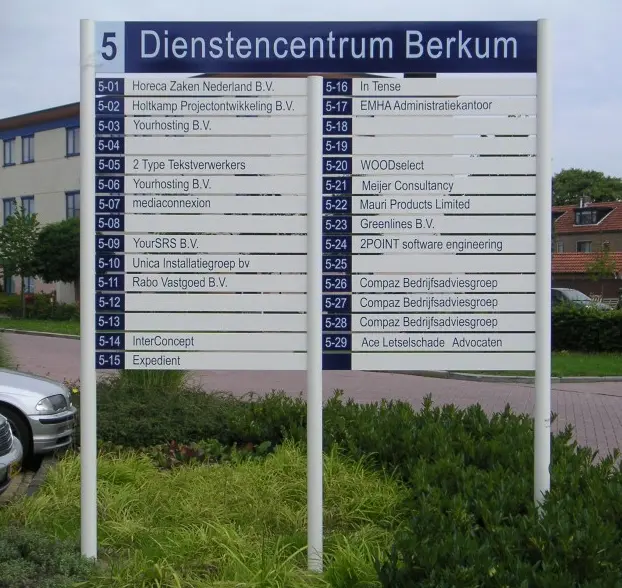 S90 3-paals console met tekstpanelen in wit.webp