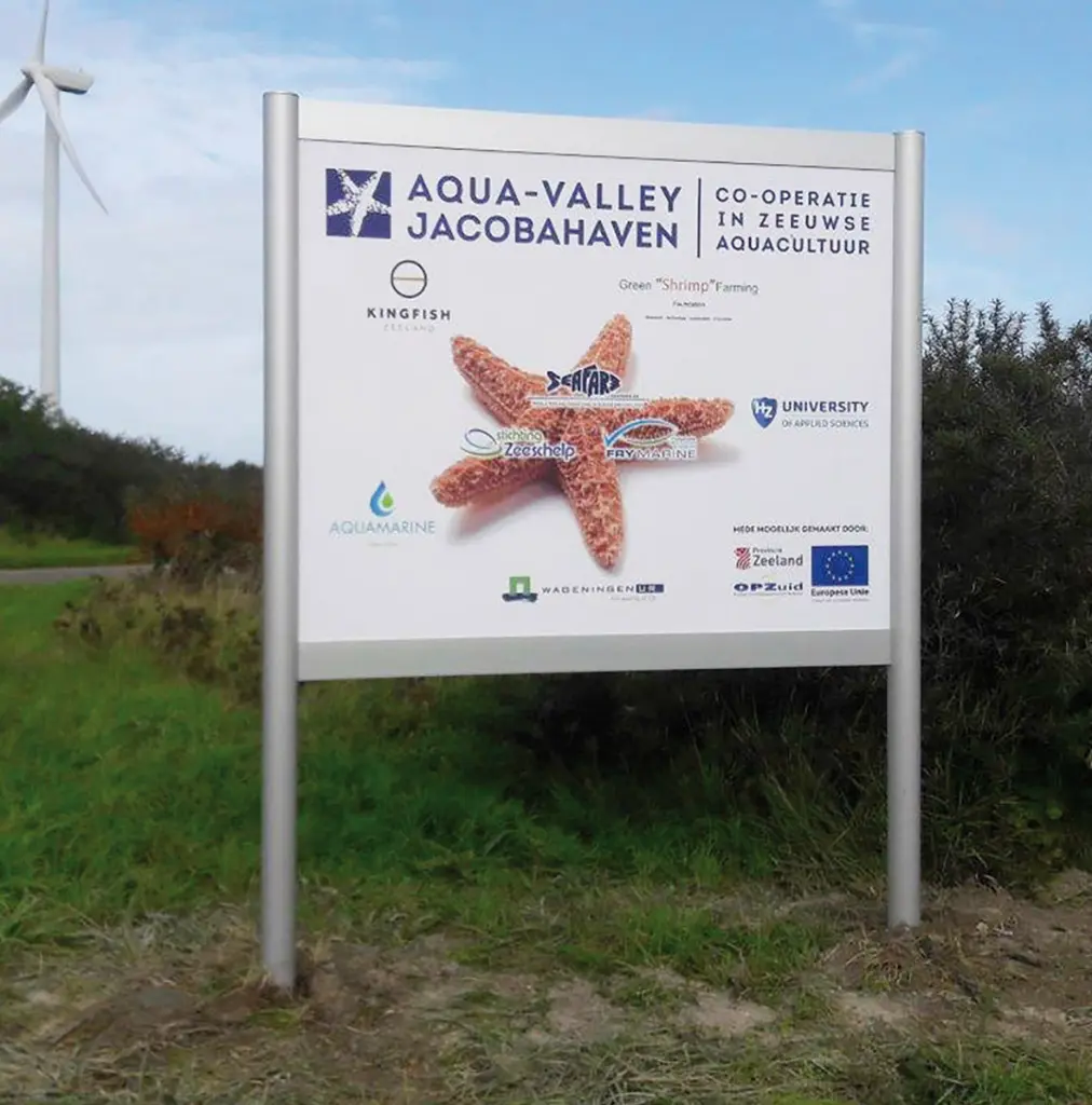 S90 console met P100 houderprofielen.webp