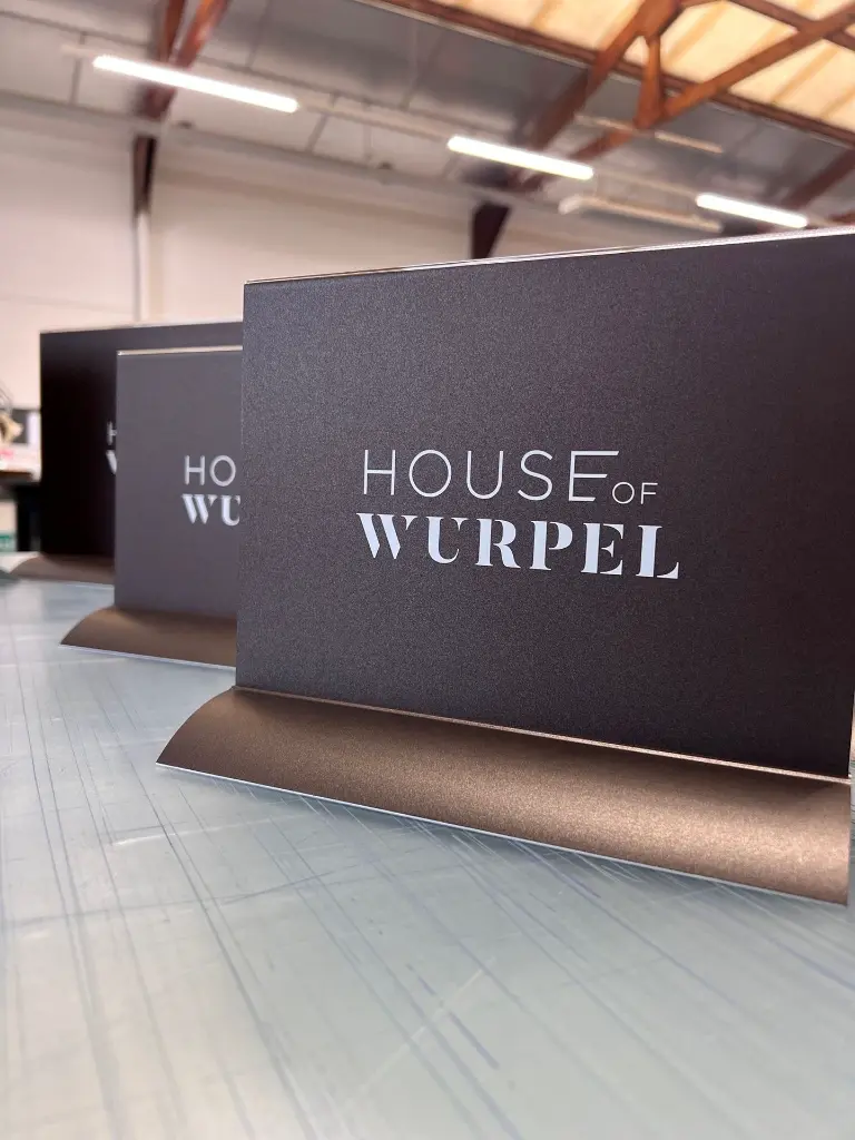 Tafelstandaard Swing met gewrapte aluminium voet.webp