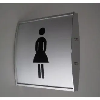 Systeem iX  aluminium_haaks_op_de_muur.webp