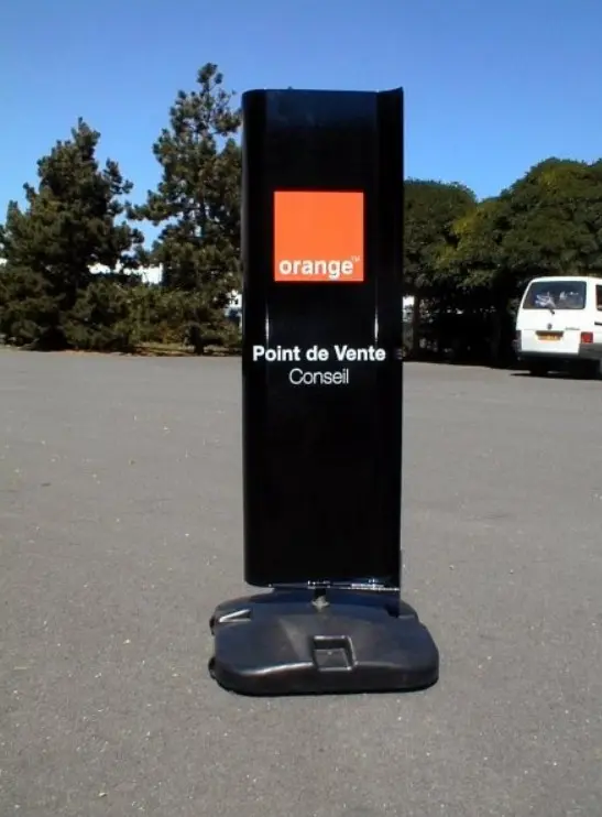 Roterend stoepbord zwart .webp