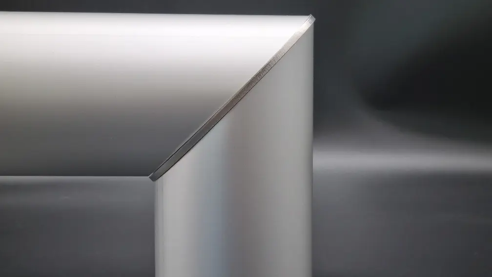 S90 RVS verstekhoek tbv bovenbalk in 90 graden.webp