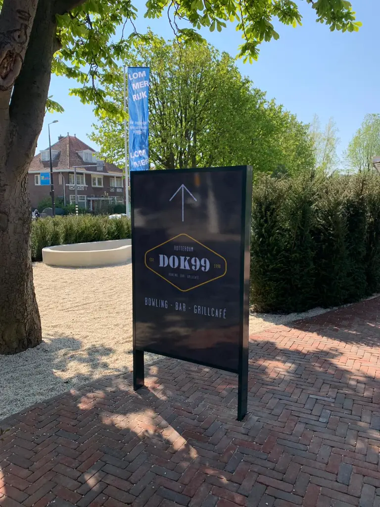 T300 zuil LED verlicht zwart RAL 9005 gepoedercoat.webp