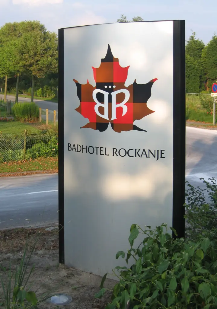 T100 zuil Badhotel.webp