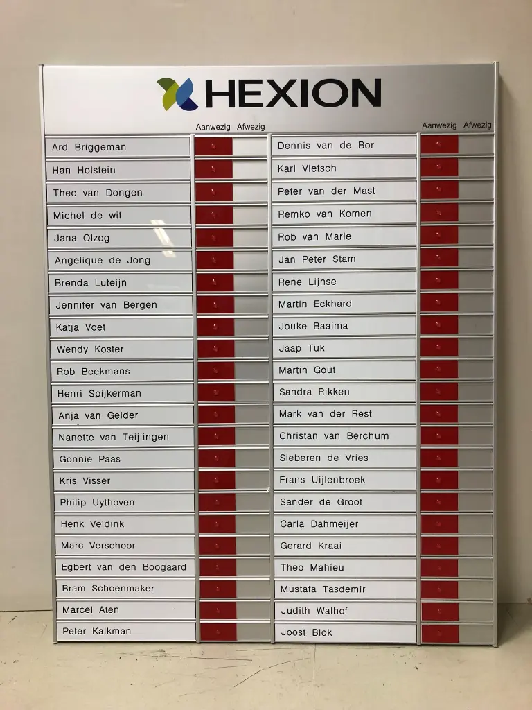 Aan-afwezigheidsbord Deluxe met schuifprofielen tbv eigen naamplaatjes.webp