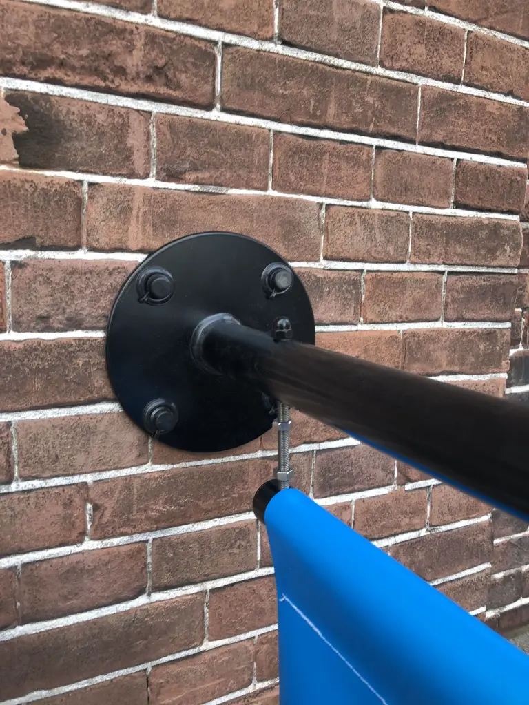 Detail haakse banier zwart.webp