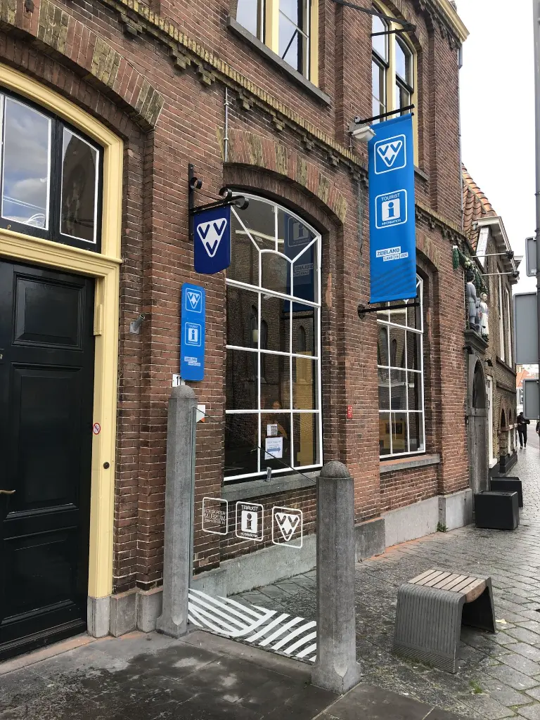 haakse banier zwart.webp