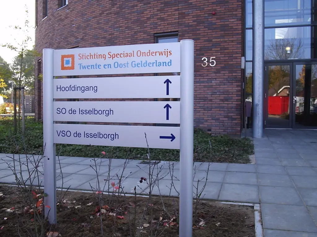 S60 -S90 Console met tekstpanelen.webp