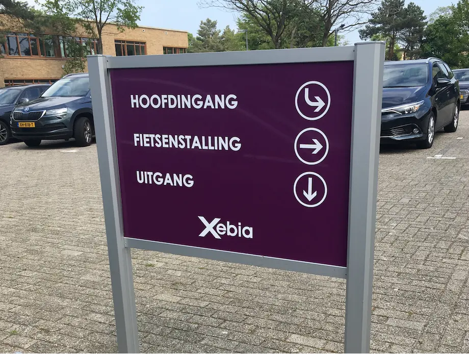 S80 console geanodiseerd met eigen plaat tussen H43 - H46 profielen.webp