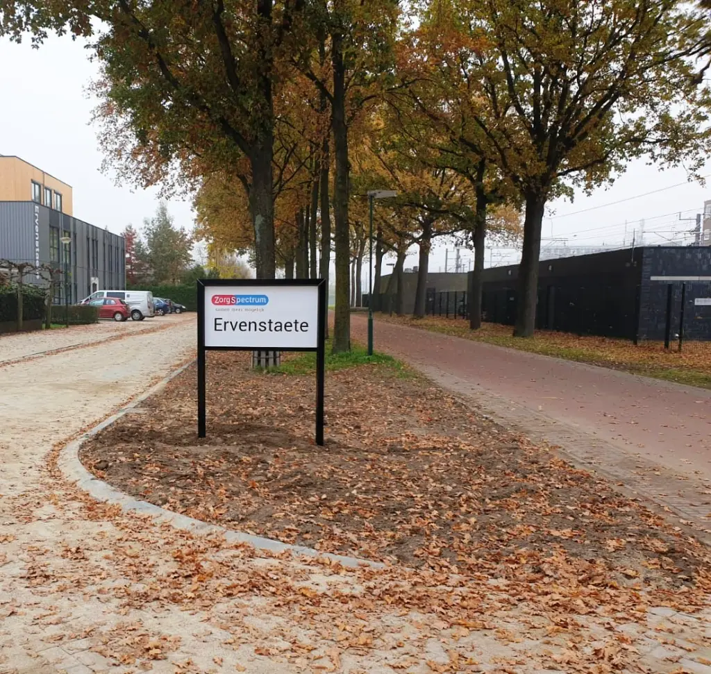 S106 console met bovenbalk in verstek in RAL 9005 zwart.webp