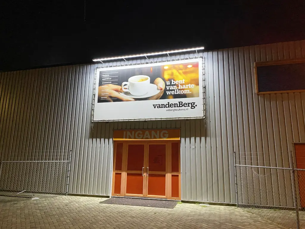 Superlight LED lichtrail wit 5000mm nacht.webp