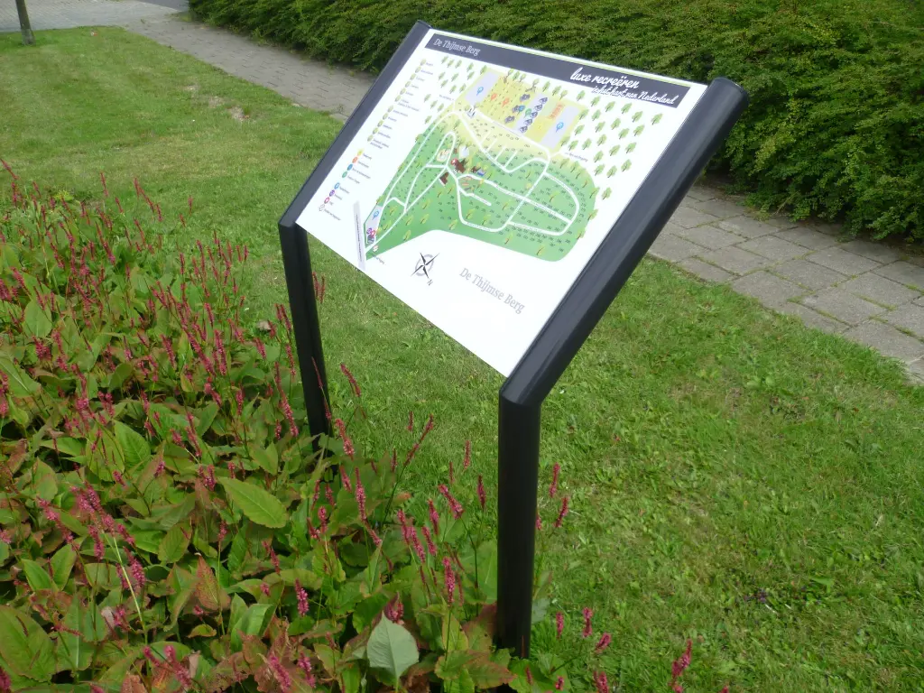 S60 KNIK lessenaar zijkant.webp