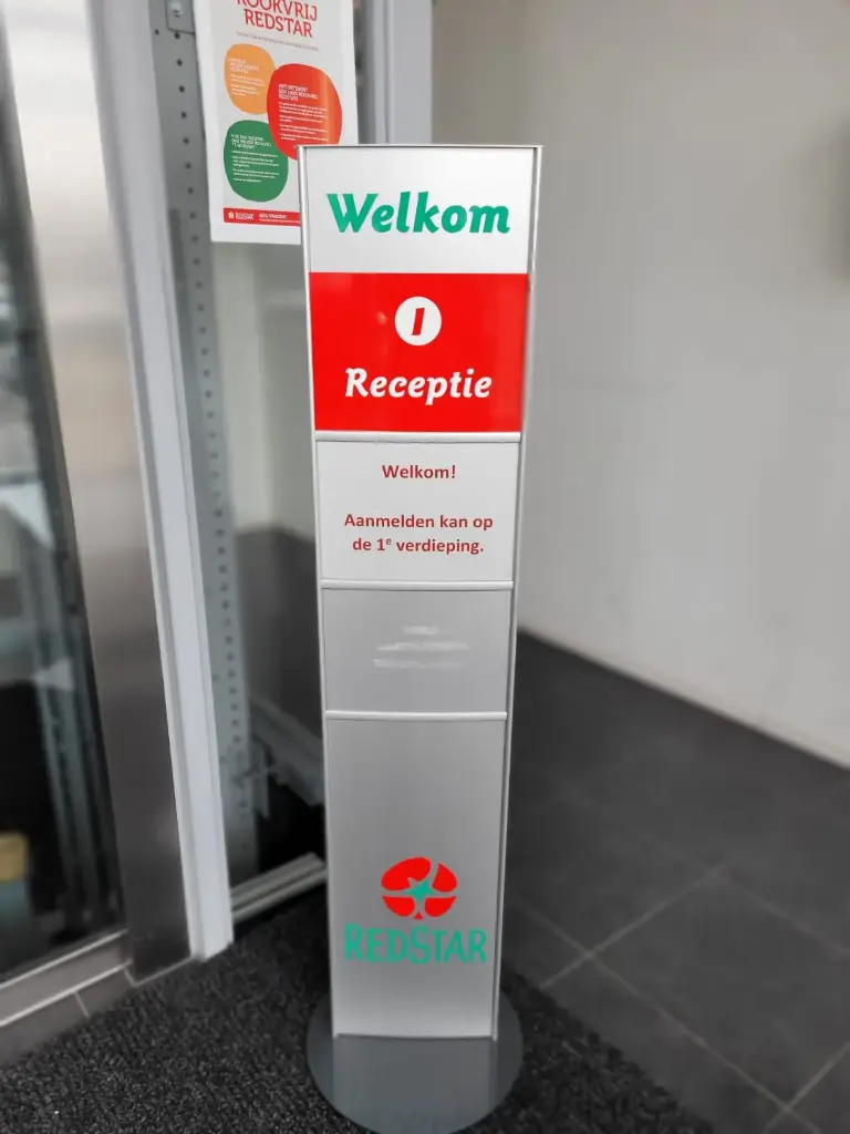 Binnenzuil Sjiek 4 x A4 - staand